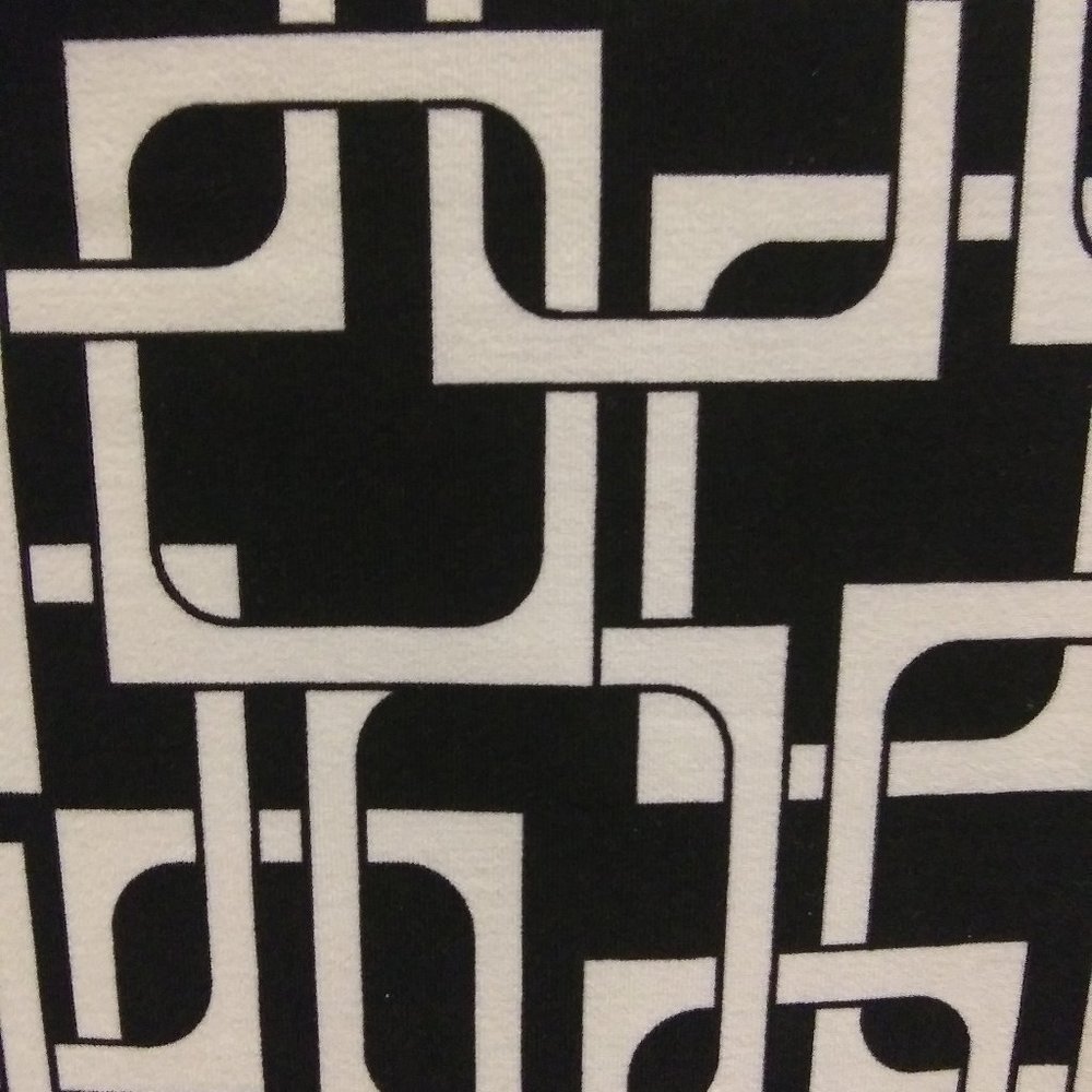 WOMENS COLLARED SHIRT - BLACK & WHITE GEOMETRIC - SIZE SMALL